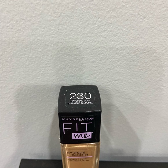 MAYBELLINE foundation (230) - Picture 2 of 2